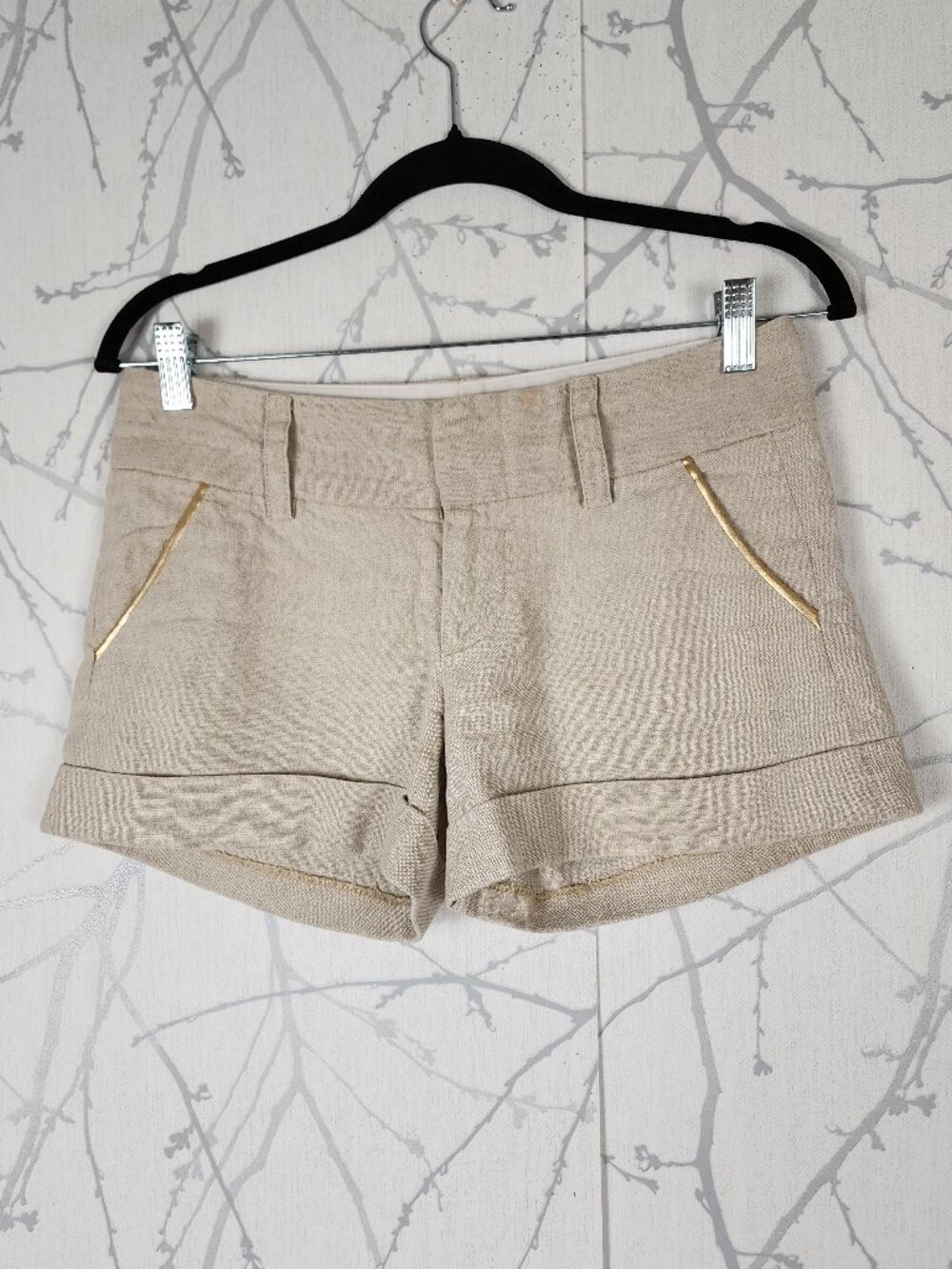 Alice + Olivia Beige Linen Blend Low Rise Gold Trim Shorts